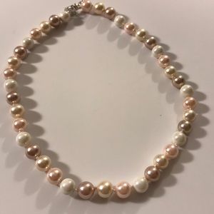 Gorgeous Shell Pearl Necklace: Peach, Gold, Cream